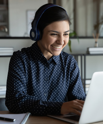 Virtual meeting with a person working remotely